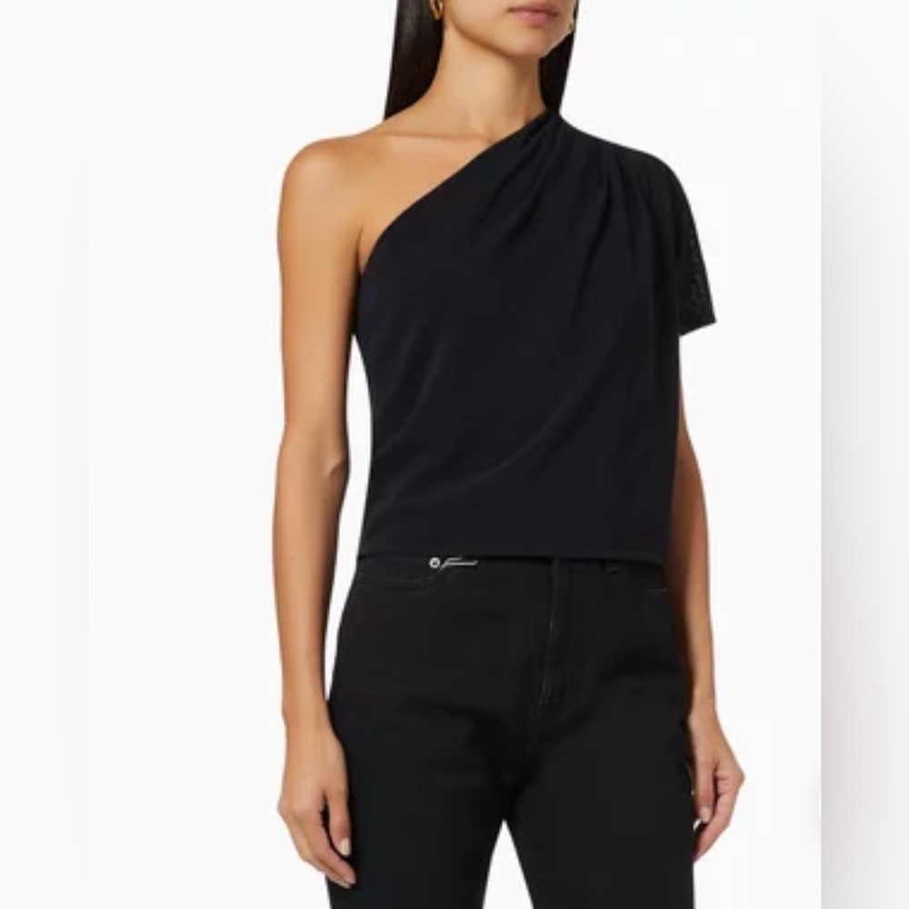 Gauge81 Elegant Black One-Shoulder Top